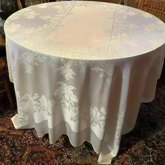 Vintage ivory damask sateen tablecloth luxury wedding formal rectangle 86 X 62” - Picture 1 of 16